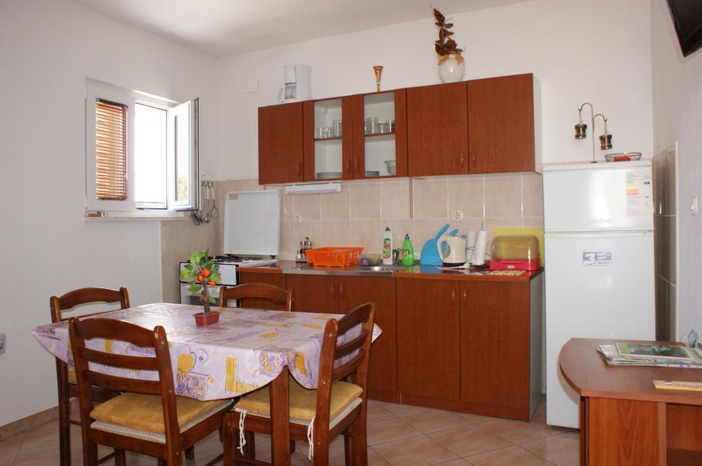 Apartments Kairos - Bili 9 Kaštela Exterior foto